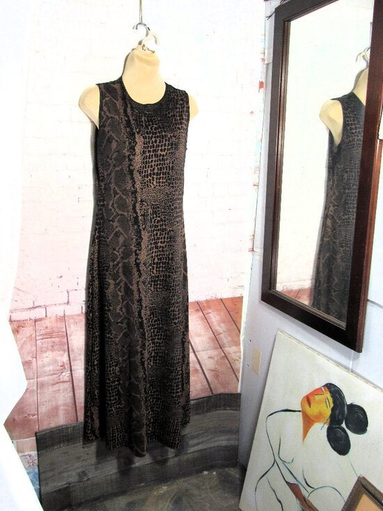 Ronni Nicole Dresses & Skirts - RONNI NICOLE TRAVEL KNIT MAXI PYTHON PRINT DRESS  MEDIUM